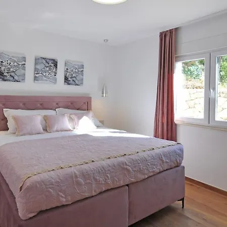 Vila With Sea View And Pool