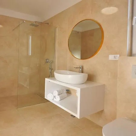 Vila With Sea View And Pool