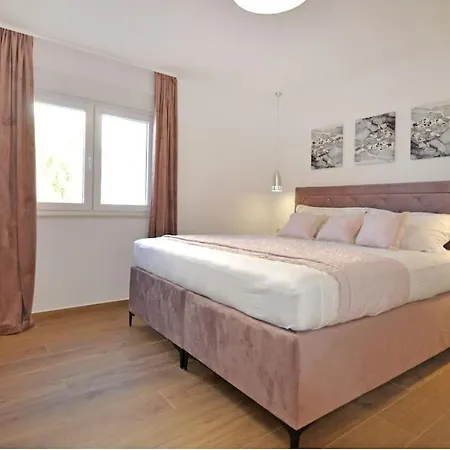 Vila With Sea View And Pool Omiš