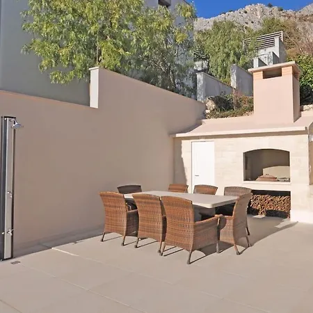 Vila With Sea View And Pool Omiš