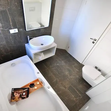 Vila With Sea View And Pool