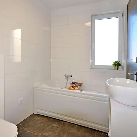 Vila With Sea View And Pool *